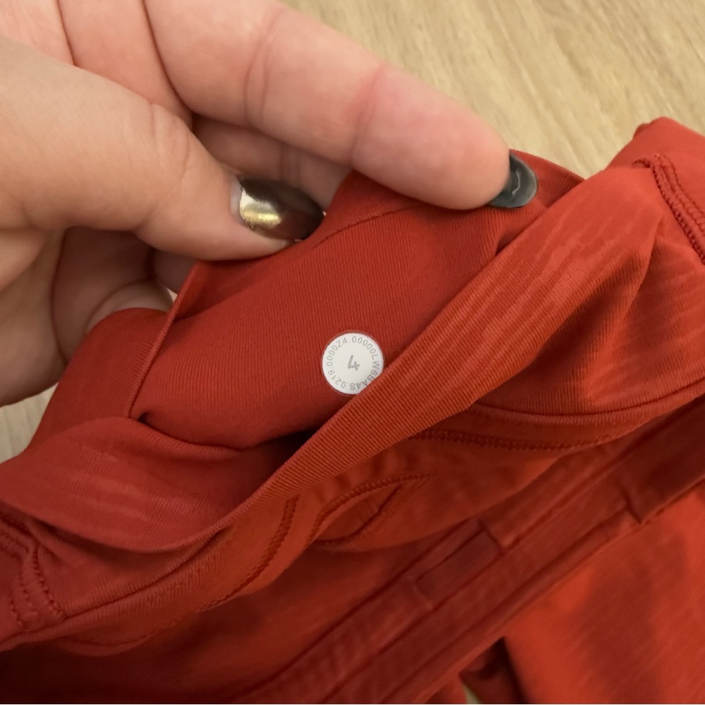 Like New Size 4 Lululemon Time To Sweat Crop Stride Embossed Cayenne Rust - Picture 8 of 12